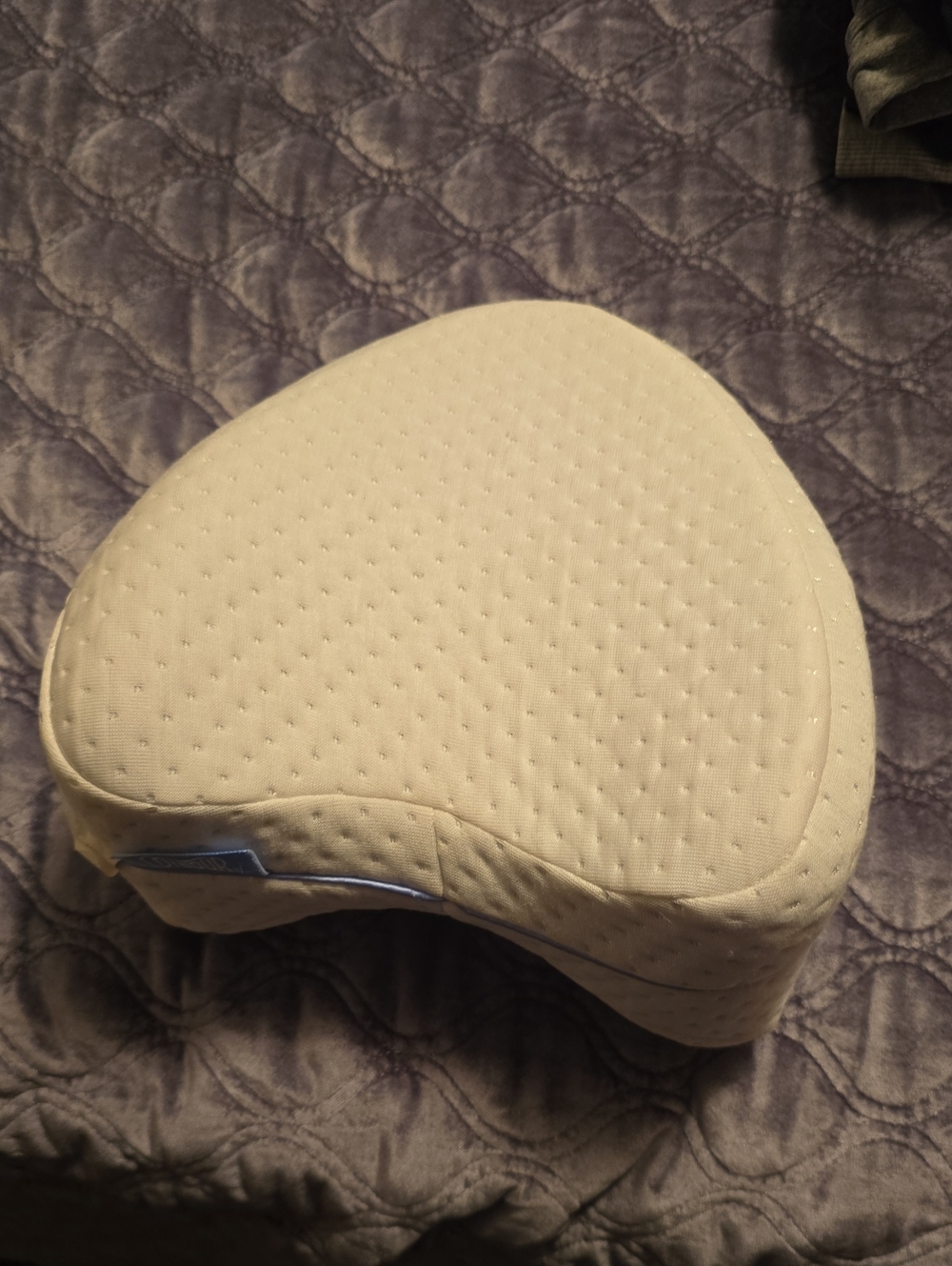 Contour Memory Foam Knee Legacy Pillow